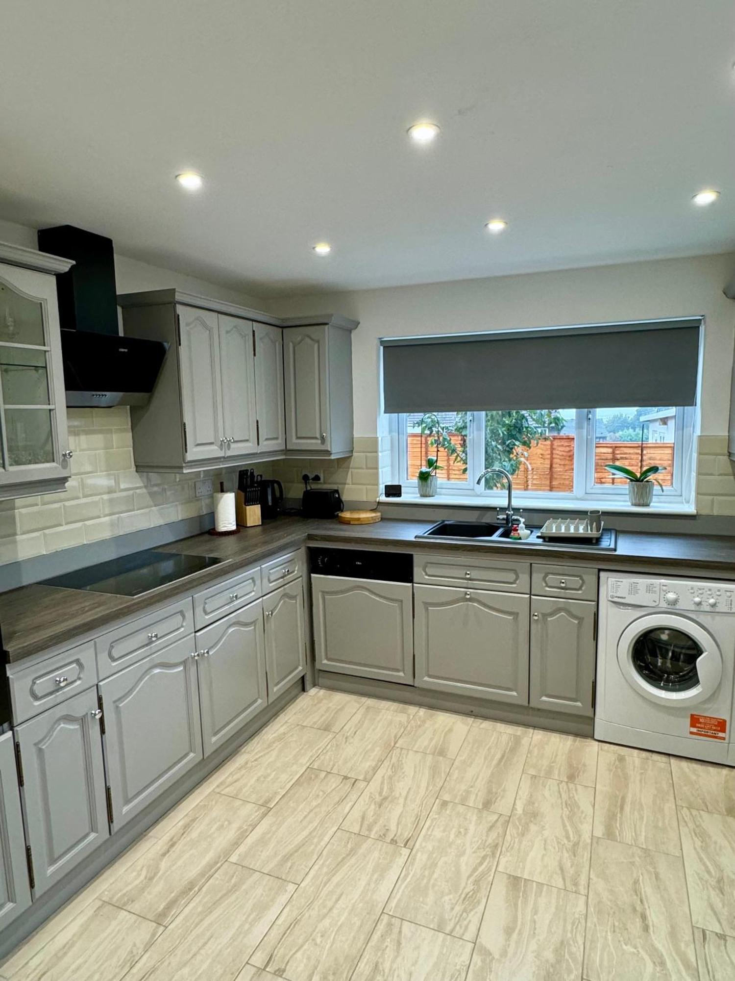 Florina S House 4 Bedrooms Villa Rugeley Exterior foto